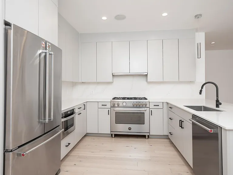 340 W 2nd St #17 — Photo 10