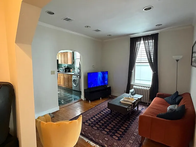 110 Hauxhurst Ave — Photo 2
