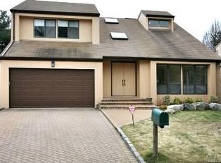 3 Princeton Dr, Syosset, NY 11791