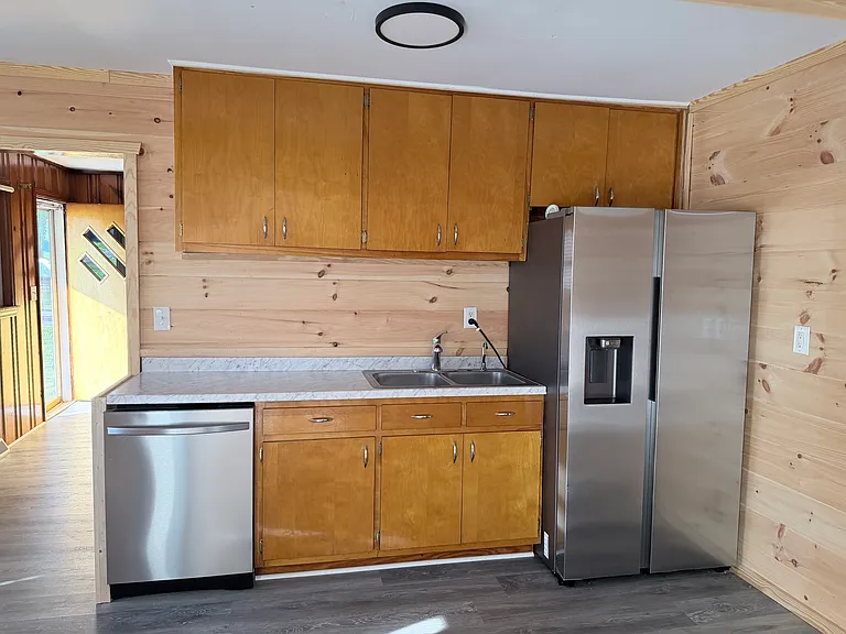 2048 Harmon St — Photo 4