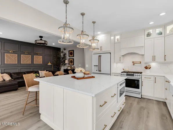 24 Smock Court, Manalapan, NJ 07726