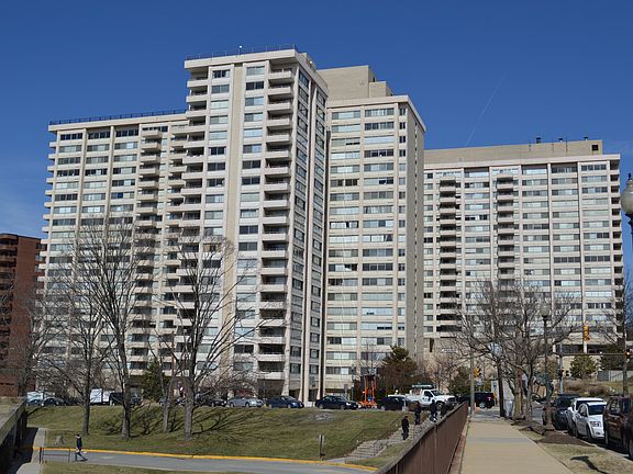 2nd image of 4515 Willard Ave APT 1721S