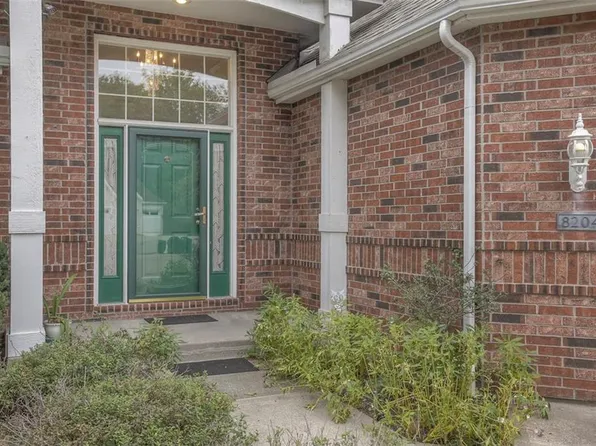 8204 NW Harden Dr, Kansas City, MO 64151