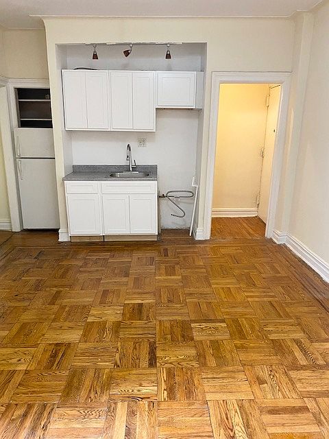 2nd image of 330 Ocean Pkwy APT B5