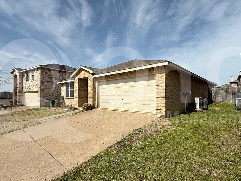 603 Ambarella St — Photo 2