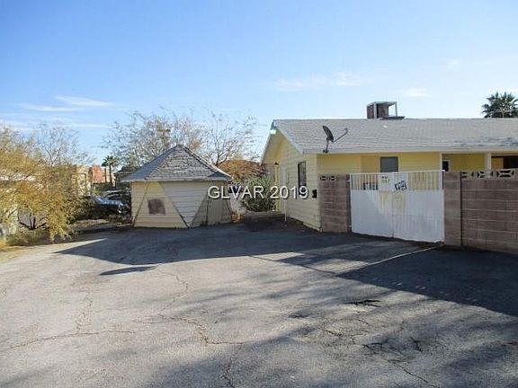 3rd image of 2031 E Windmill Ln