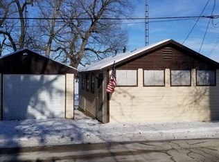 308 Lakeside Dr, Walkerton, IN 46574