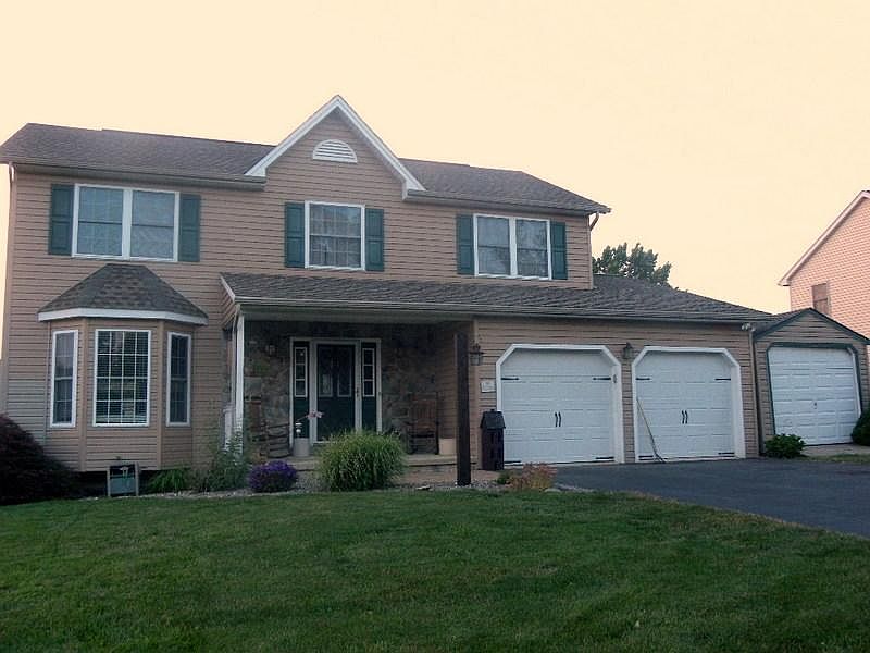 1st image of 915 Melody Ln