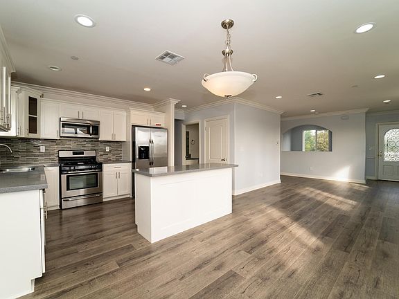 3rd image of 633 N Berendo St #633