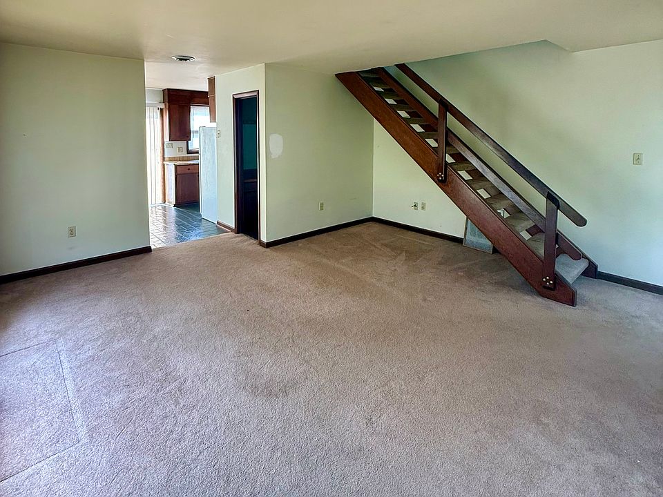 1st image of 138 Valley View Dr #4