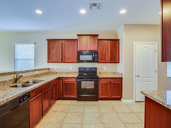 5th image of 41205 W Lucera Ln