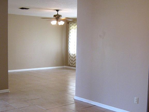 Open dining/kitchen/living rm