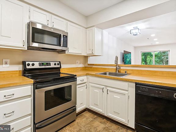 4th image of 3744 Madison Ln