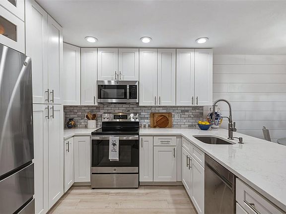 5th image of 230 MEDALLION BOULEVARD #F