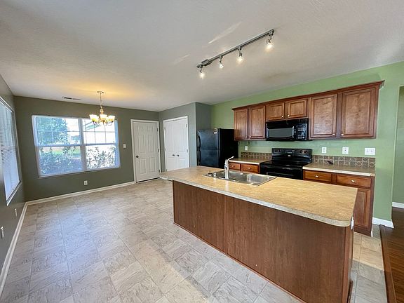 5th image of 2029 Drummond Dr