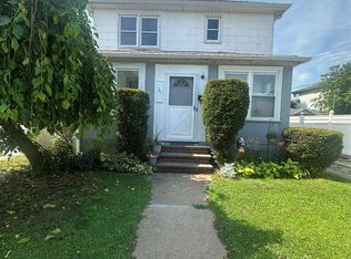 25 Concord St, Lynbrook, NY 11563