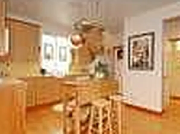 362 Wyatt Way NE, Bainbridge Island, WA 98110