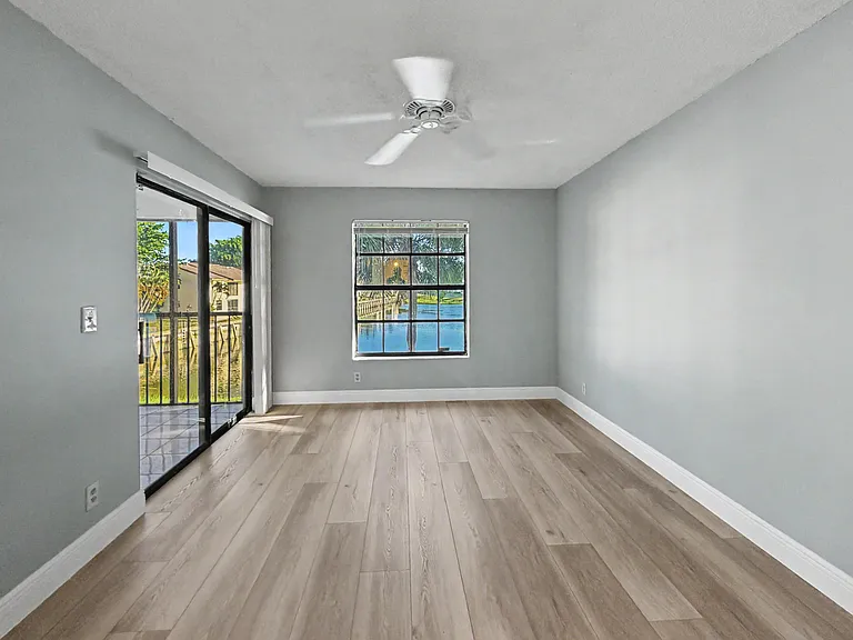 330 Palmwood Pl #210 — Photo 11