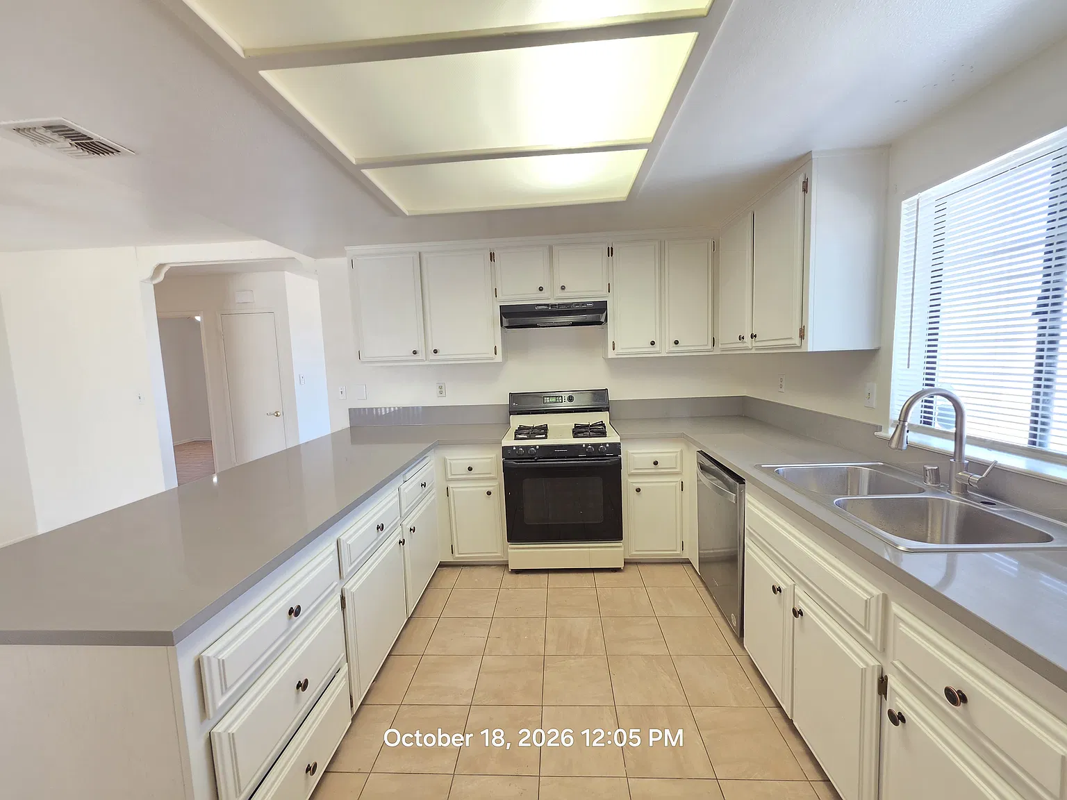 3 bed, 1311 sqft, $1,975 — Photo 4