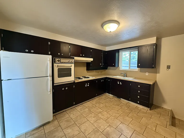 2735 S 700 E — Photo 2