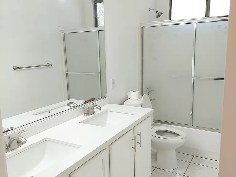 1510 W Saragosa St — Photo 17