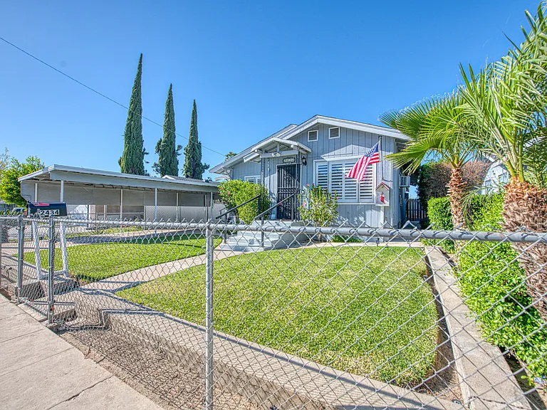 2434 Yerba St — Photo 4