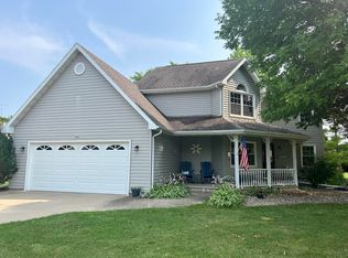 401 Oak Crest Dr, Oshkosh, WI 54904