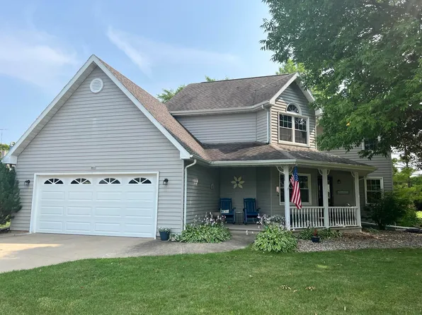 401 Oak Crest Dr, Oshkosh, WI 54904