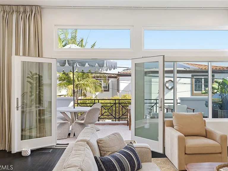720 Manhattan Beach Blvd — Photo 4