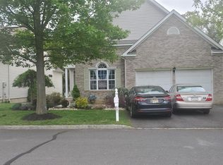 10 Appleby Dr, Helmetta, NJ 08828