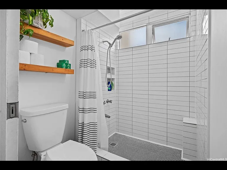 225 Kaiulani Ave #8XX — Photo 16