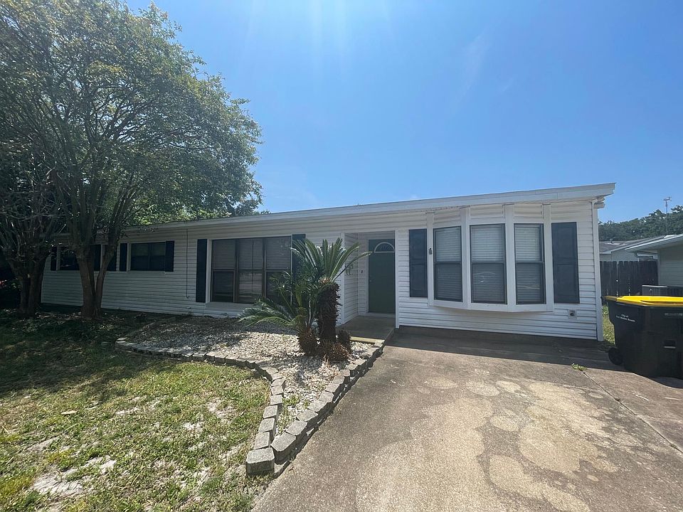 1st image of 302 Smith Dr NE