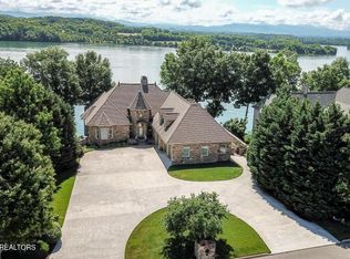 275 Rock Point Dr, Vonore, TN 37885