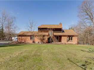 95 Cook Rd, East Aurora, NY 14052