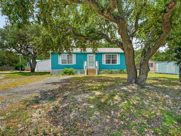 809 N 10th St, Rockport, TX 78382