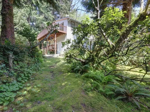 9320 Nehalem Rd, Nehalem, OR 97131