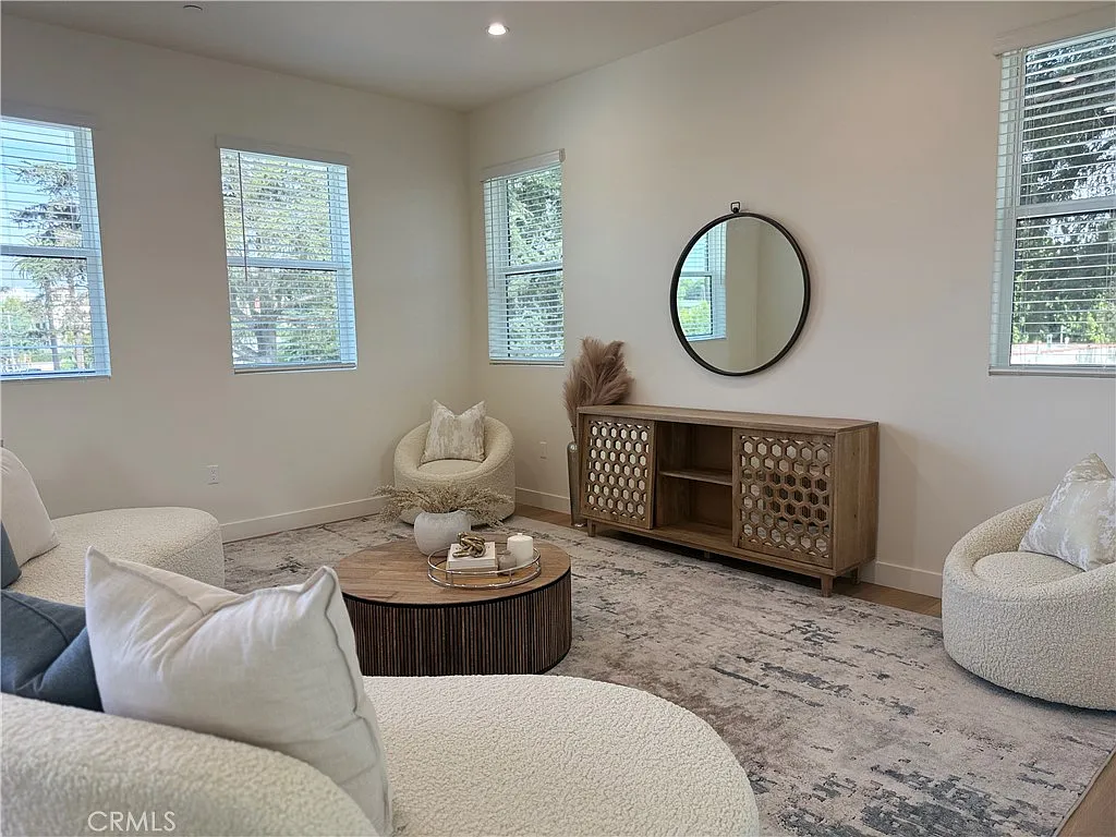 4 bed, 2190 sqft, $9,350 — Photo 2
