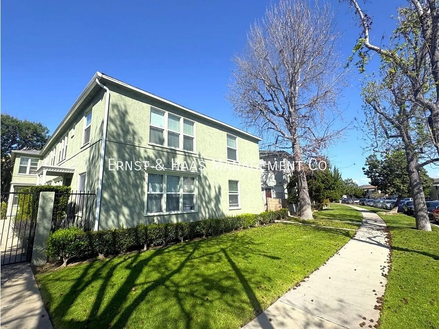 Lovely 1-Bedroom Apartment in Prime Bixby Knolls Neighborhood! — Photo 1