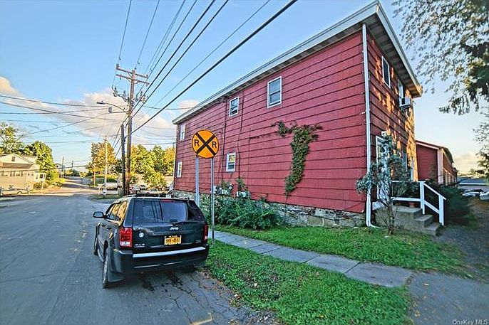 1st image of 161B Clinton St