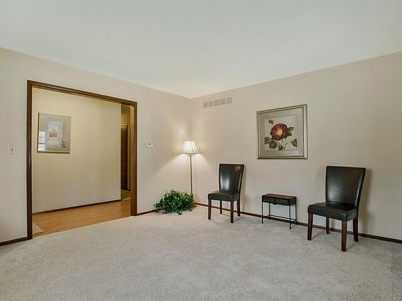 5th image of 1037 N Marguerite Pkwy