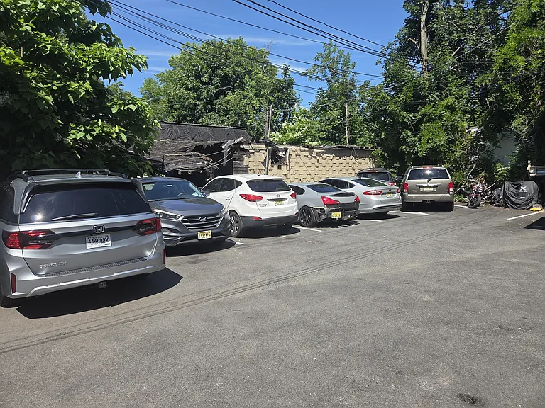 550 N Grove St #3 — Photo 8