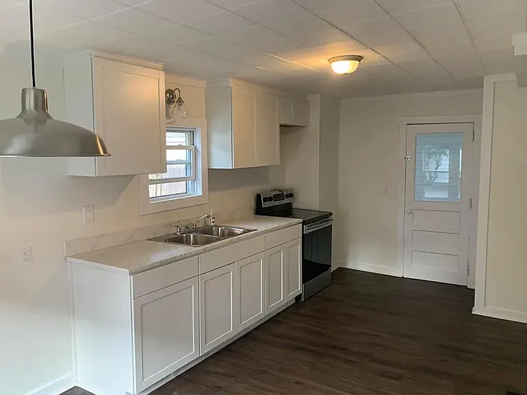 717 E Vine St — Photo 7