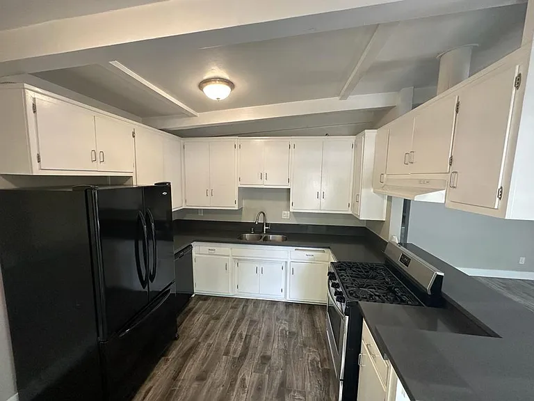 Stillman Apartments — Photo 17