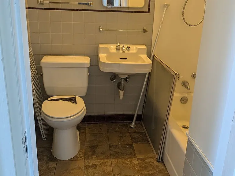 Leigland Apartments — Photo 8