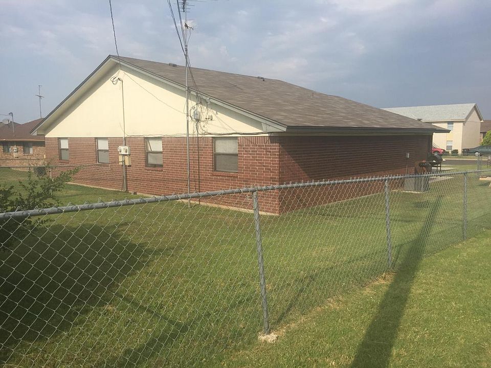 2nd image of 1701 Windward Dr #B