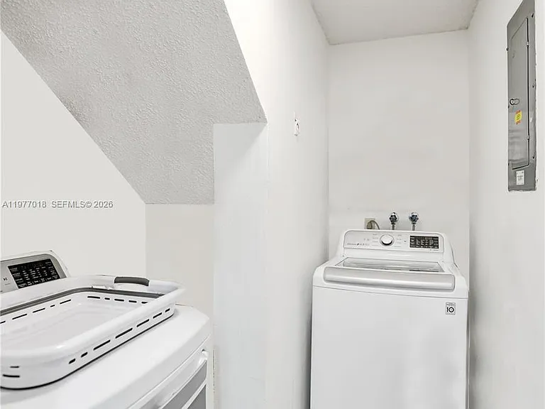 1844 NE 26th Ave #1844 — Photo 32