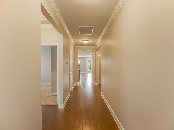 5th image of 149 Laurel Hill Pl