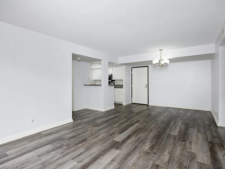 Hawthorne Apartments — Photo 30