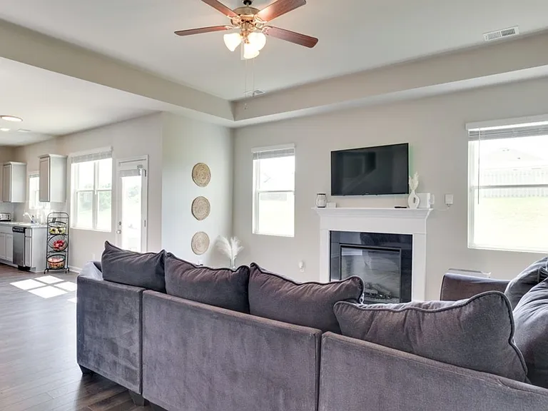 935 Hay Meadow Dr — Photo 9