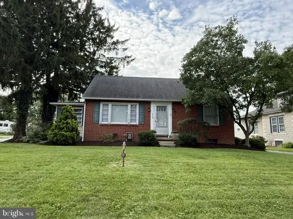 248 E Main St, Leola, PA 17540